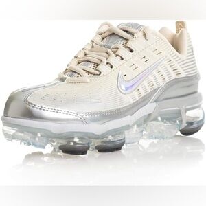 Nike Women's Sneakers in Cream and Silver